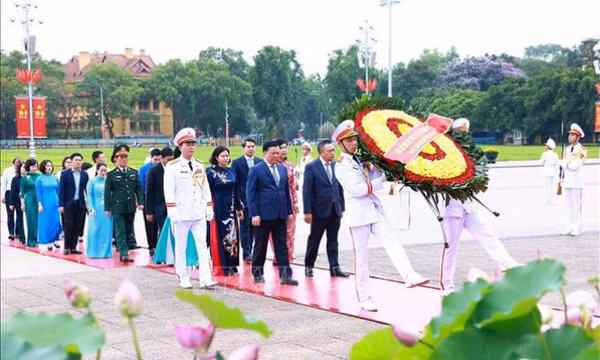 Gần 32 nghìn lượt người vào Lăng viếng Bác trong hai ngày 18 - 19/5