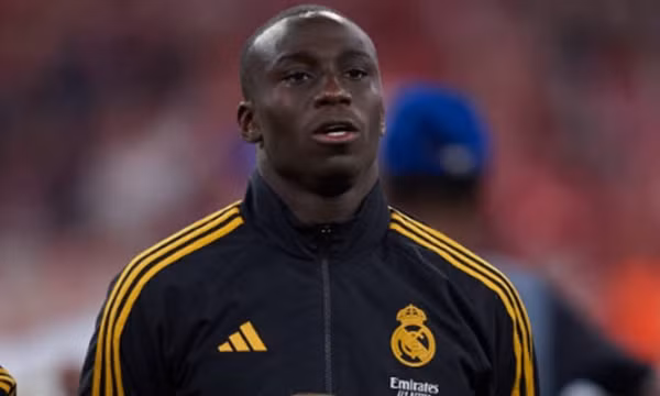 Ferland Mendy chốt tương lai với Real