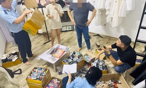 Lào Cai thu giữ lô hàng hơn 500 sản phẩm thuốc lá điện tử lậu