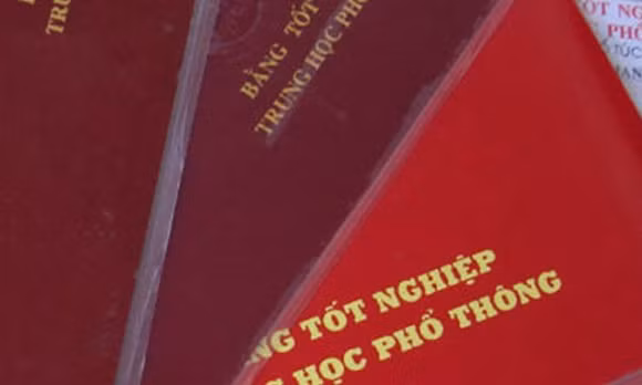Chủ tịch xã ở Nghệ An xin nghỉ việc do liên quan đến bằng giả 