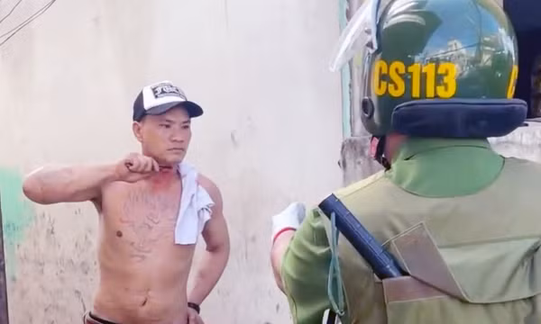Phê ma túy, tẩm xăng vào người và con gái, dọa đốt nhà, tự sát