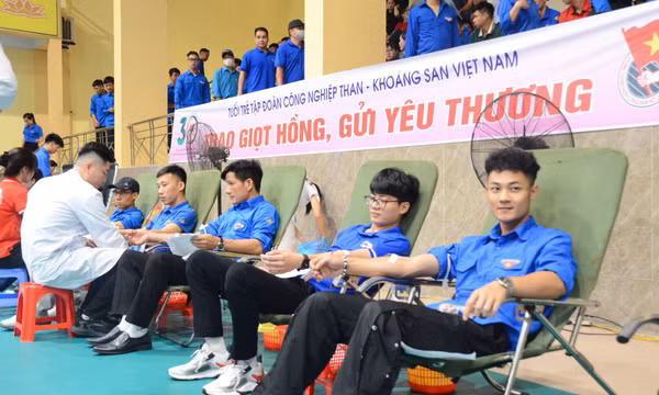 Thanh niên Tập đoàn TKV hiến máu tình nguyện
