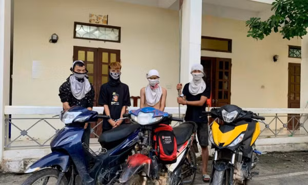 Nhóm cướp "nhí" manh động mang theo hung khí cướp tài sản