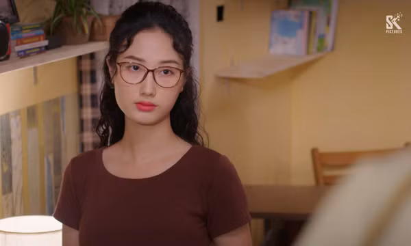 Khó chịu khi nghe giọng của Lê trong 'Đi giữa trời rực rỡ'