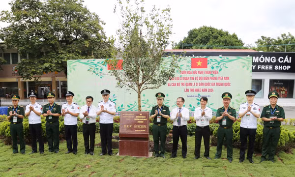 Giao lưu sĩ quan trẻ BĐBP Việt Nam và cán bộ trẻ Quản lý Di dân Quốc gia Trung Quốc