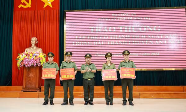 Triệt phá đường dây dùng người dưới 16 tuổi khiêu dâm