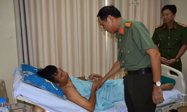 Bắt kẻ cầm mã tấu chém trọng thương thiếu tá công an phường