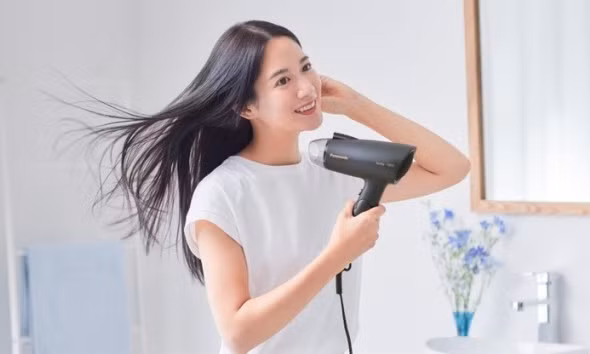 10 công dụng máy sấy tóc có thể bạn không biết