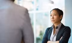Những chủ đề nên tuyệt đối tránh khi giao tiếp