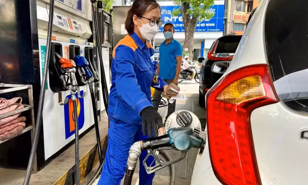 Sau 5 lần giảm, dự báo giá xăng quay đầu tăng nhẹ trong kỳ điều hành ngày mai 15/8
