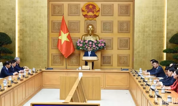Thủ tướng Phạm Minh Chính giao nhiệm vụ cho ba Phó Thủ tướng và hai Bộ trưởng
