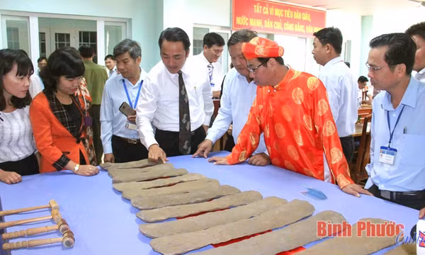 Giữ gìn, phát huy bảo vật quốc gia “đàn đá Lộc Hòa” 