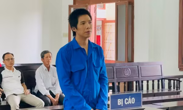 Chở người bệnh thần kinh đi khám, tài xế bị đâm trọng thương