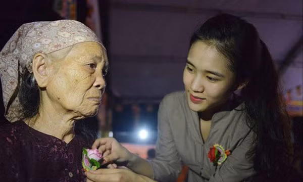 Vu lan không sa đà cầu cúng, đốt vàng mã
