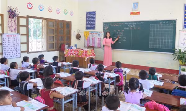 Đảm bảo đủ giáo viên đứng lớp, công khai các khoản thu, chi từ đầu năm học
