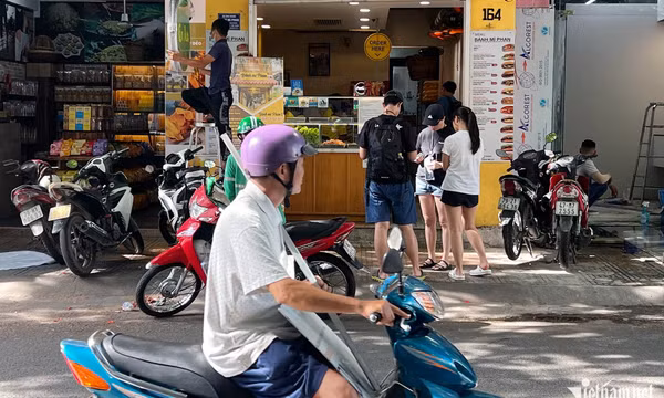 Hàng loạt tiệm bánh mì ở Nha Trang dương tính ‘dư lượng thuốc trừ sâu’ trong rau
