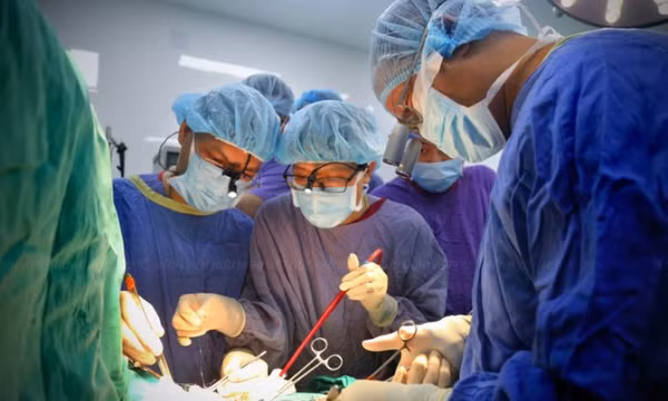 Lần đầu tiên tại Việt Nam ghép khí quản từ người cho chết não thành công