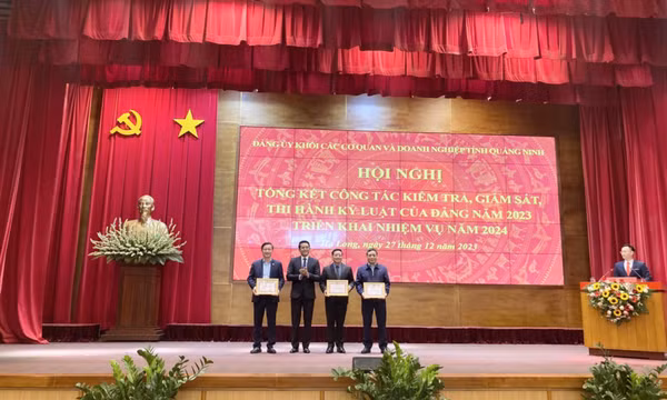 Kiểm tra, giám sát: Làm trong sạch Đảng