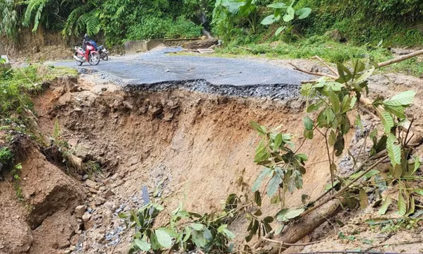 Sạt lở vùi lấp nhà dân ở Hà Giang, 3 người thương vong
