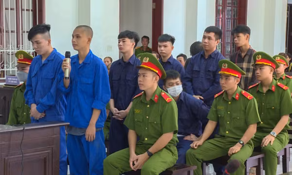 Anh em ruột cùng lãnh án tù vì bạn gái nhờ giải quyết mâu thuẫn