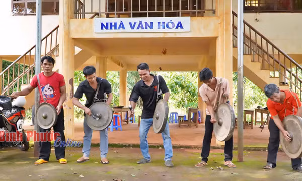 Người trẻ “giữ hồn” văn hóa dân tộc 