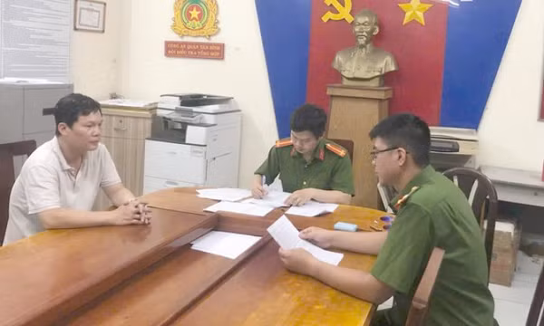 Bắt giữ tài xế lái ô tô hất cô gái lên nắp capo