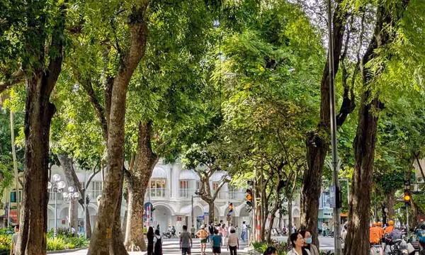 Dạo phố ngắm Hà Nội mơ màng những ngày chớm thu 