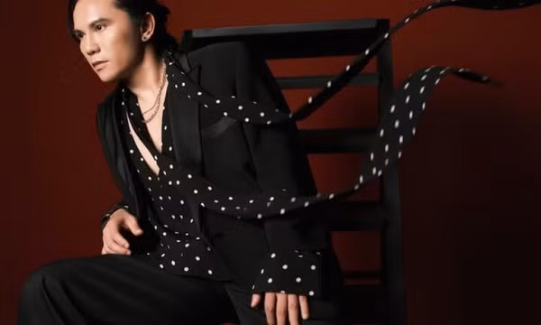 Mars Anh Tú tái xuất với MV 'Tan lớp phấn hồng'