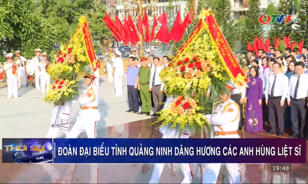 Đoàn đại biểu tỉnh dâng hương tại Đài tưởng niệm các Anh hùng liệt sĩ và Tượng đài đồng chí Vũ Văn Hiếu
