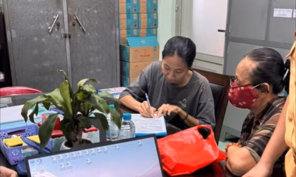 Người phụ nữ chạy ô tô ngược chiều trên Quốc lộ 13 đến công an trình diện