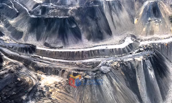Khám phá "đường đi lên mỏ" lộ thiên vùng than Cẩm Phả