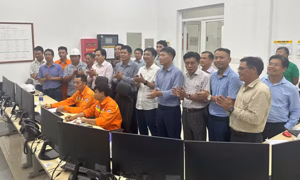 Đóng điện thông tuyến toàn bộ đường dây 500kV mạch 3 Quảng Trạch - Phố Nối
