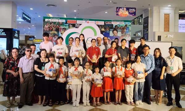 Chương trình gây quỹ từ thiện “Nụ cười cho em”