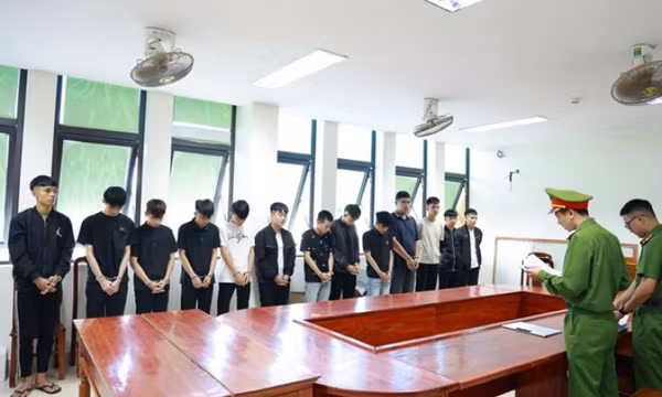 Nhóm thanh niên bắt giữ 2 người, chở đi khắp nơi rồi hành hung gây thương tích