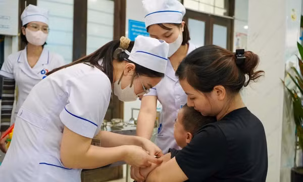Bộ Y tế đề nghị các tỉnh, thành phố luân phiên, luân chuyển, điều động bác sĩ về trạm y tế xã