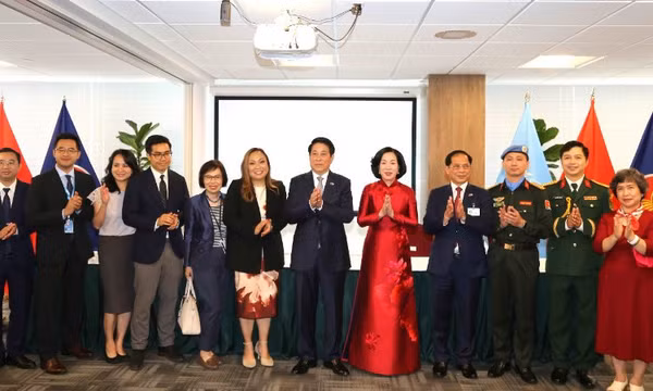Chủ tịch nước gặp gỡ cán bộ, nhân viên các Cơ quan đại diện và đại diện cộng đồng người Việt Nam tại Hoa Kỳ