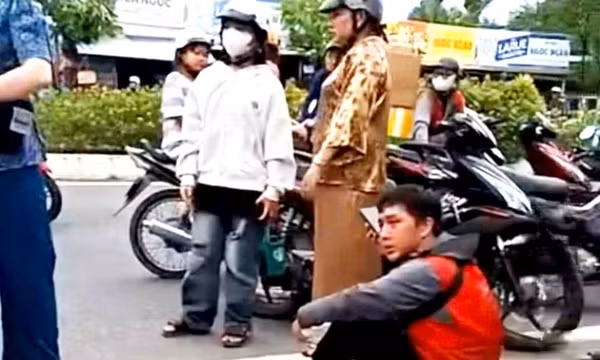 Làm rõ clip người giao hàng ở Cà Mau bị khách đánh chảy máu mũi