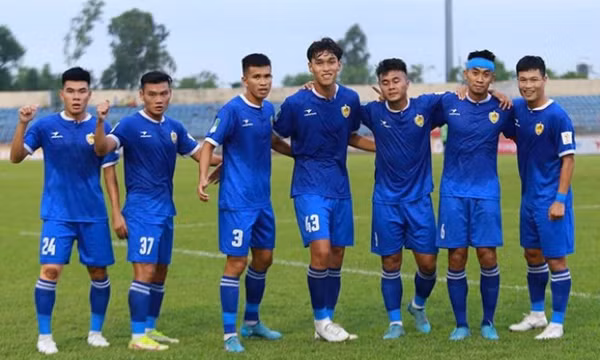 Các đội bóng Việt Nam giải thể vì thiếu tiền và chuyện cấp phép