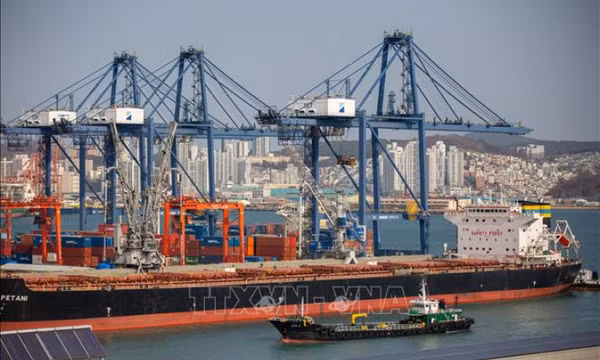 Tổng thống Hàn Quốc cảnh báo nguy cơ khủng hoảng tài chính ​- Mỹ tăng mạnh thuế nhập khẩu hàng hóa từ Hàn Quốc