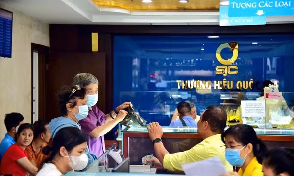 Đánh thuế mua bán vàng: Phải phân biệt đầu cơ hay tích lũy ?