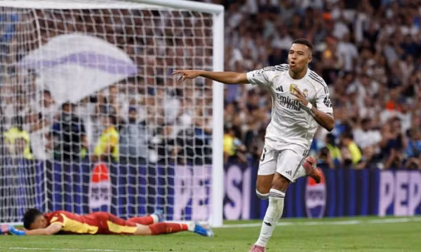 Khi Mbappe tỏa sáng, 10 người Real Madrid vẫn đủ thắng Marseille