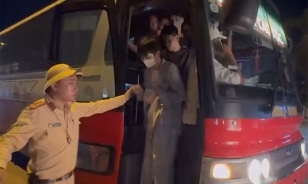 Công an Hải Phòng phạt lái xe chở khách quá số người quy định 171 triệu đồng