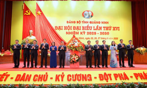Ủy viên Bộ Chính trị, GS.TS Nguyễn Xuân Thắng: "Xây dựng Quảng Ninh xứng đáng là một trong những trung tâm phát triển năng động, toàn diện phía Bắc và cả nước"