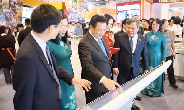 Bài 2: Quyết tâm xóa bỏ mọi rào cản nhận thức, lấy KHCN làm động lực tăng trưởng mới