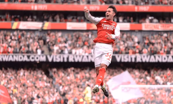 Arsenal lại thắng nhờ bài đá phạt góc