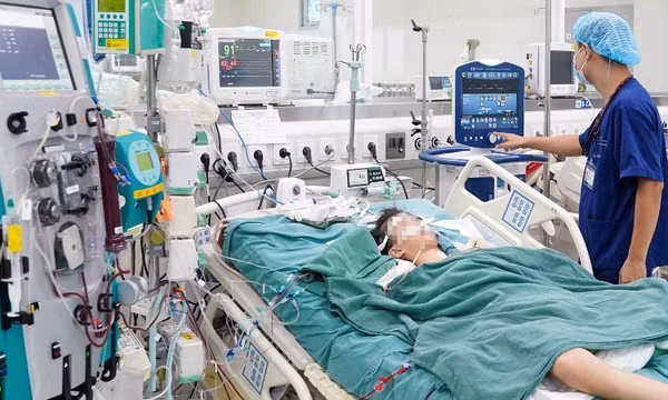 Bé gái 10 tuổi nguy kịch do uống nhầm thuốc diệt chuột