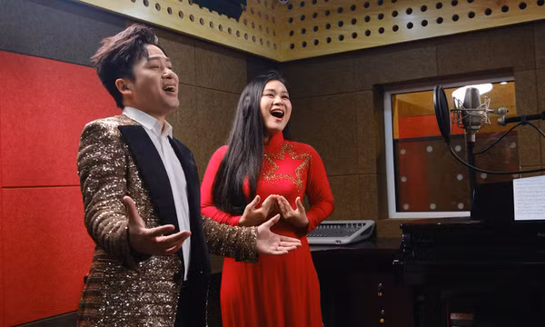 Ca sĩ Tùng Dương ra mắt dự án “Việt Nam ơi, cùng bước tới vinh quang”