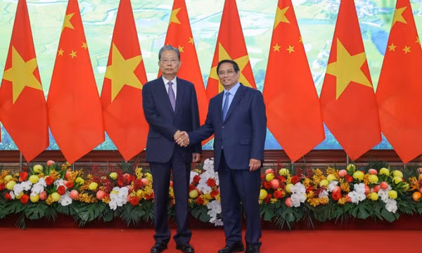 Thủ tướng Phạm Minh Chính hội kiến Ủy viên trưởng Nhân đại Toàn quốc Trung Quốc