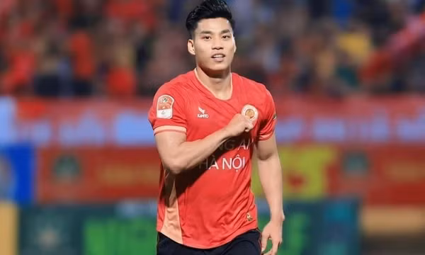Văn Thanh phẫu thuật cổ chân, nghỉ nửa năm