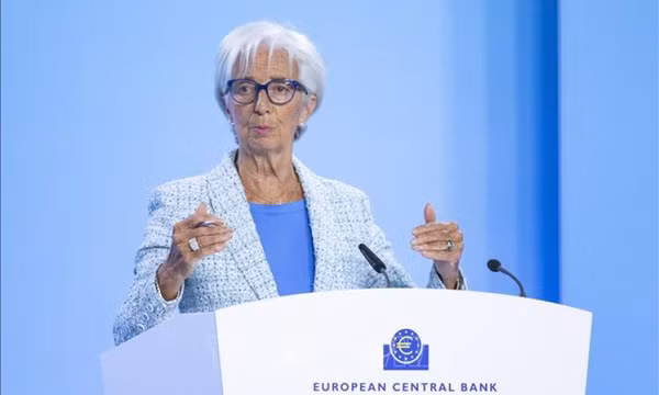 ECB giữ nguyên lãi suất, nâng dự báo tăng trưởng năm 2025